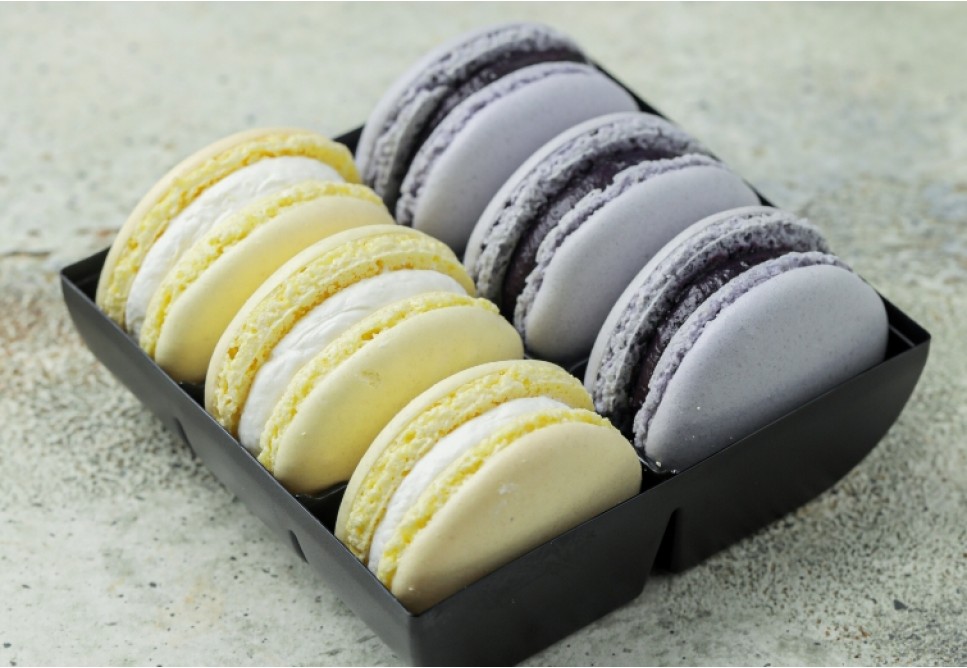 Blueberry and Lemon Macarons 12 Piece Pack