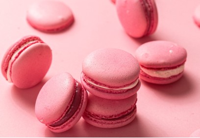 Strawberry and Raspberry Macarons 6 Piece Pack