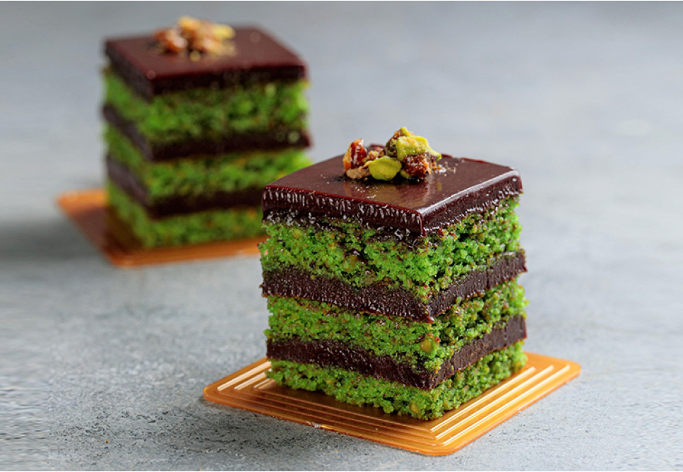 Pistachio Nutella Cake Slice